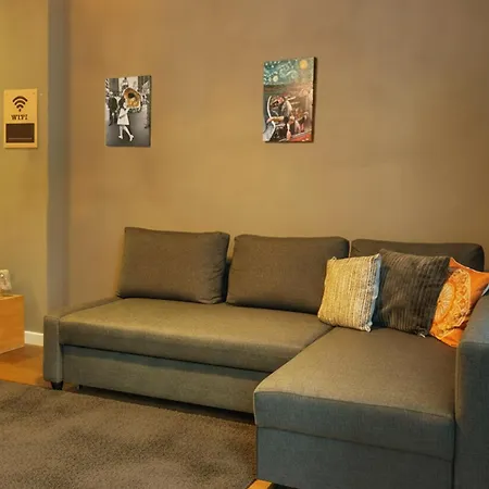 Cosy Flat With A Garden In Kadikoy 아파트